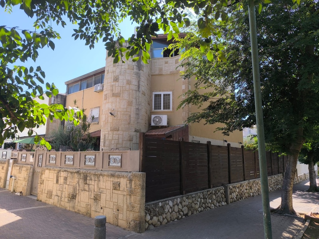 למכירה: קוטג׳ פינתי 5 חדרים, מישור הנוף, ראשון לציון